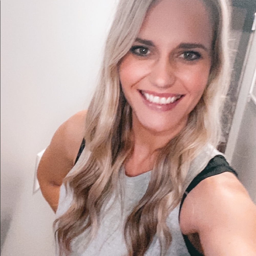 👋🏼 I’m Ashley Tippey! Welcome to my closet👗🛍👠